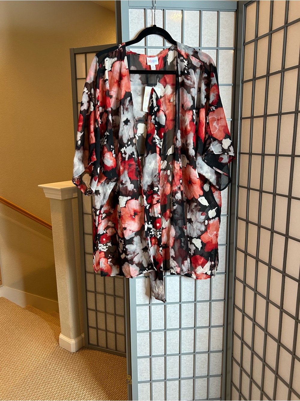 NWT LuLaRoe Daphne Sheer Floral Kimono Cover-Up in Black, Red & White
